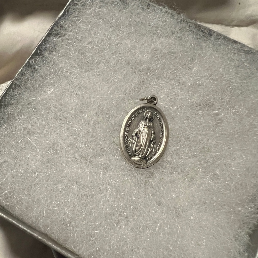 Miraculous Medal - medal of Mother Mary EUC